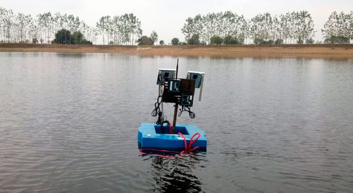 sensores que miden diversos parámetros del agua, como el flujo (1)